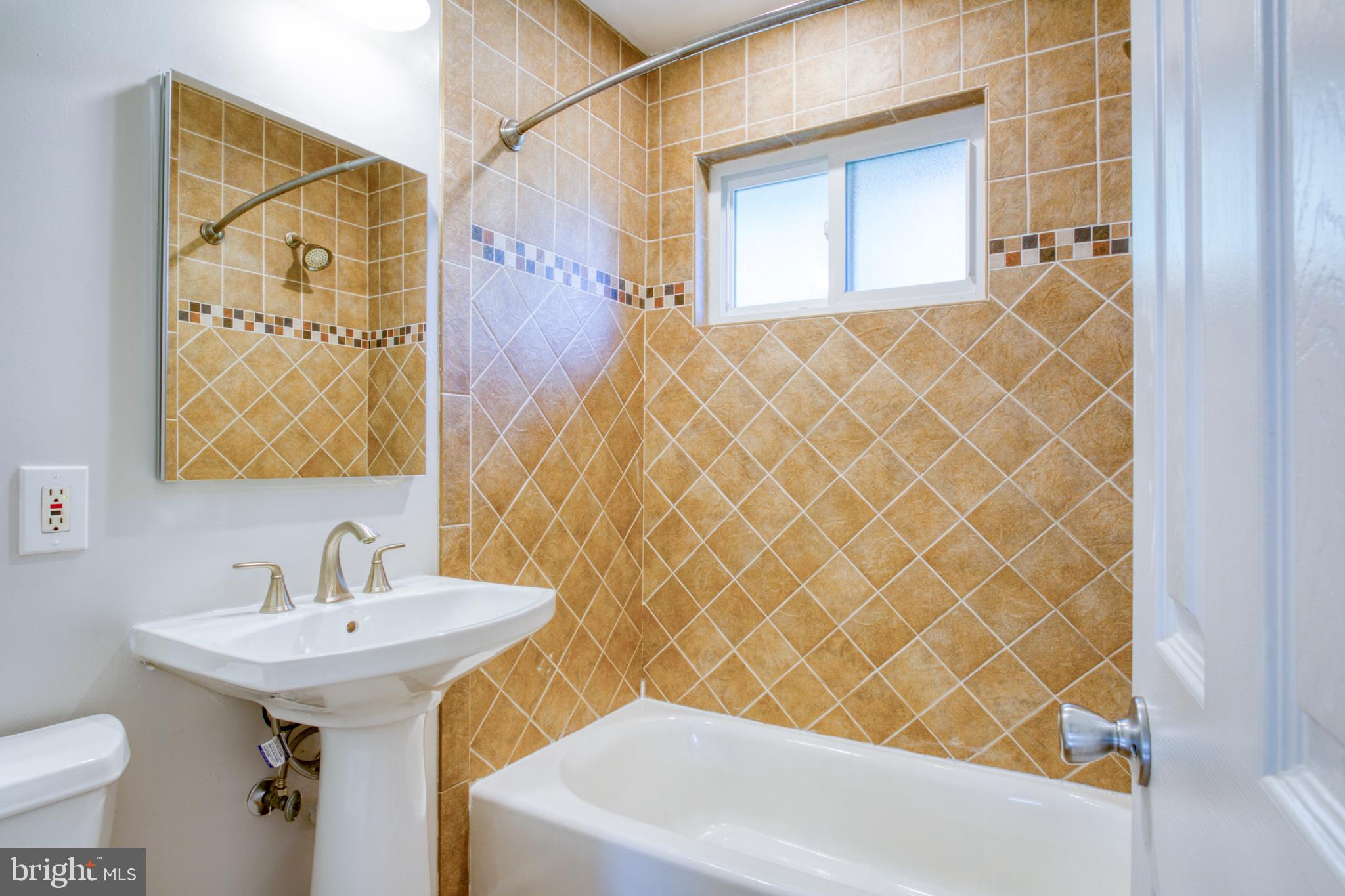 VIENNA WOODS - Residential Lease