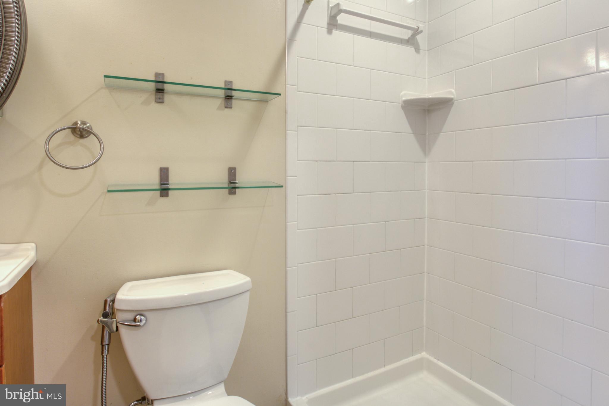 VIENNA WOODS - Residential Lease