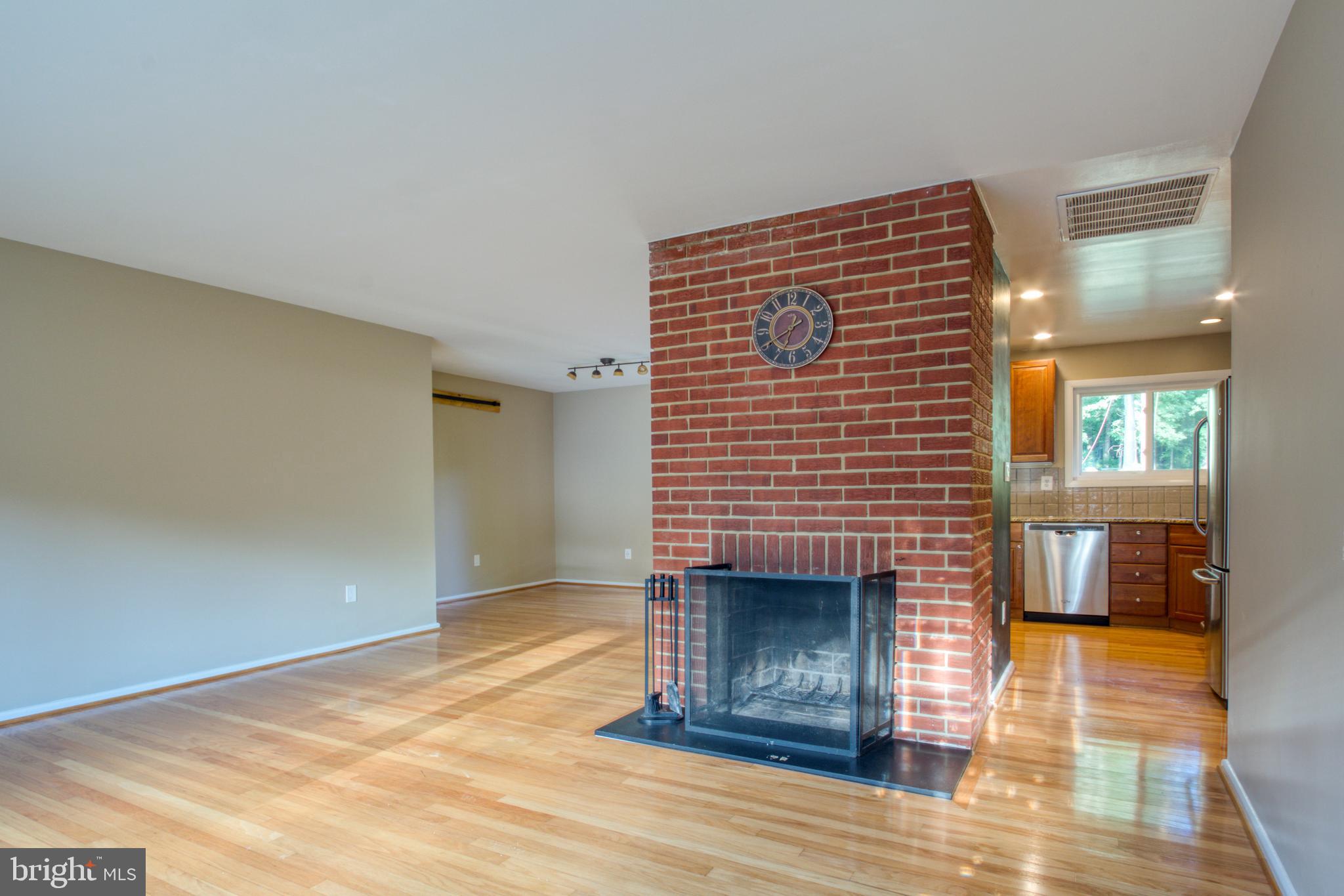 VIENNA WOODS - Residential Lease