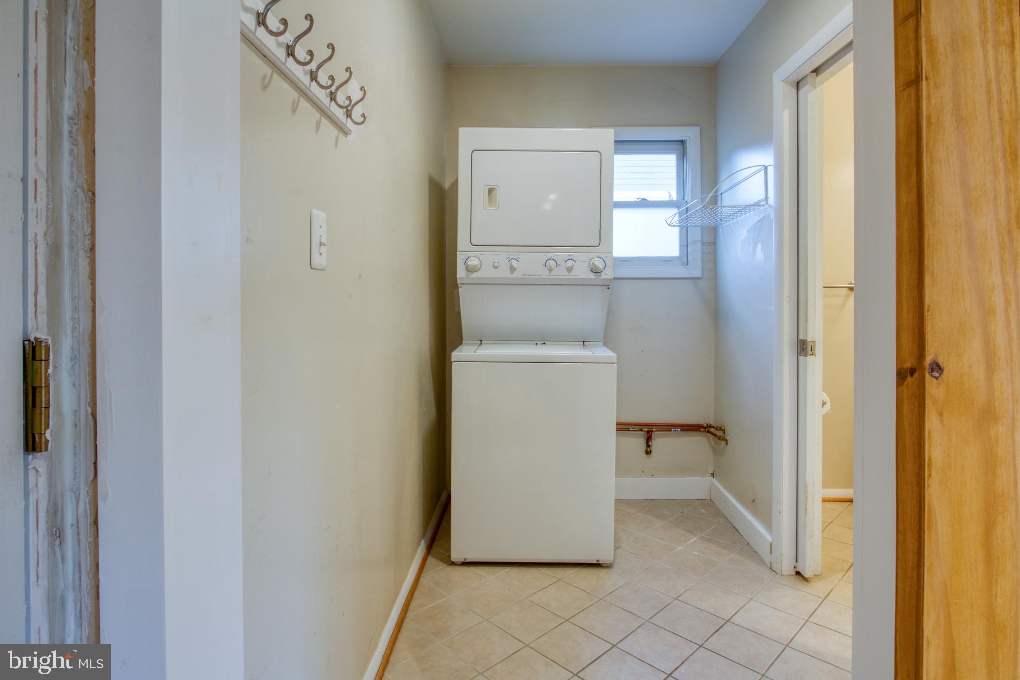 VIENNA WOODS - Residential Lease