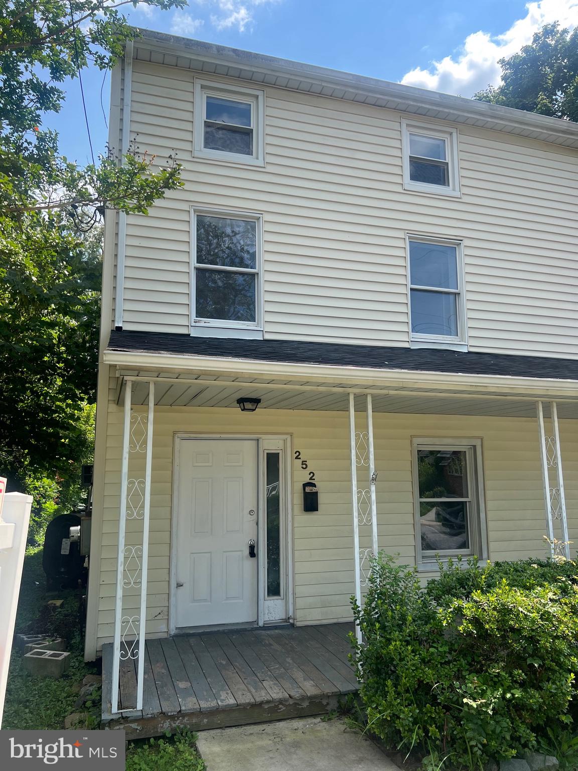 ELKTON - Residential Lease