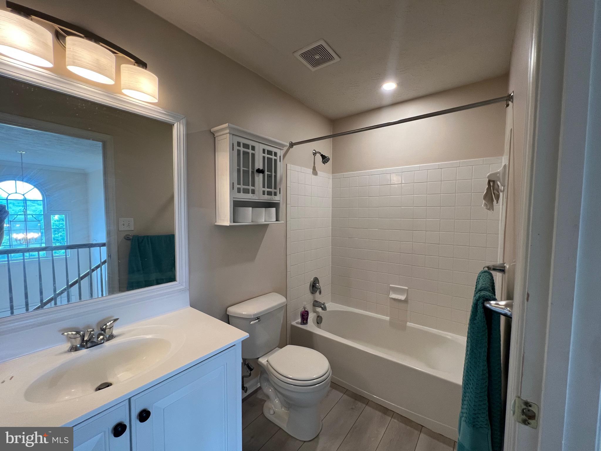 RIDGE FOREST GLEN - Residential Lease