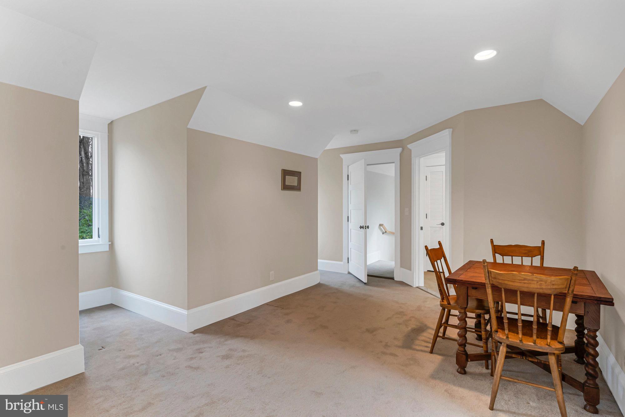 HUNTER MILL ESTATES - Residential