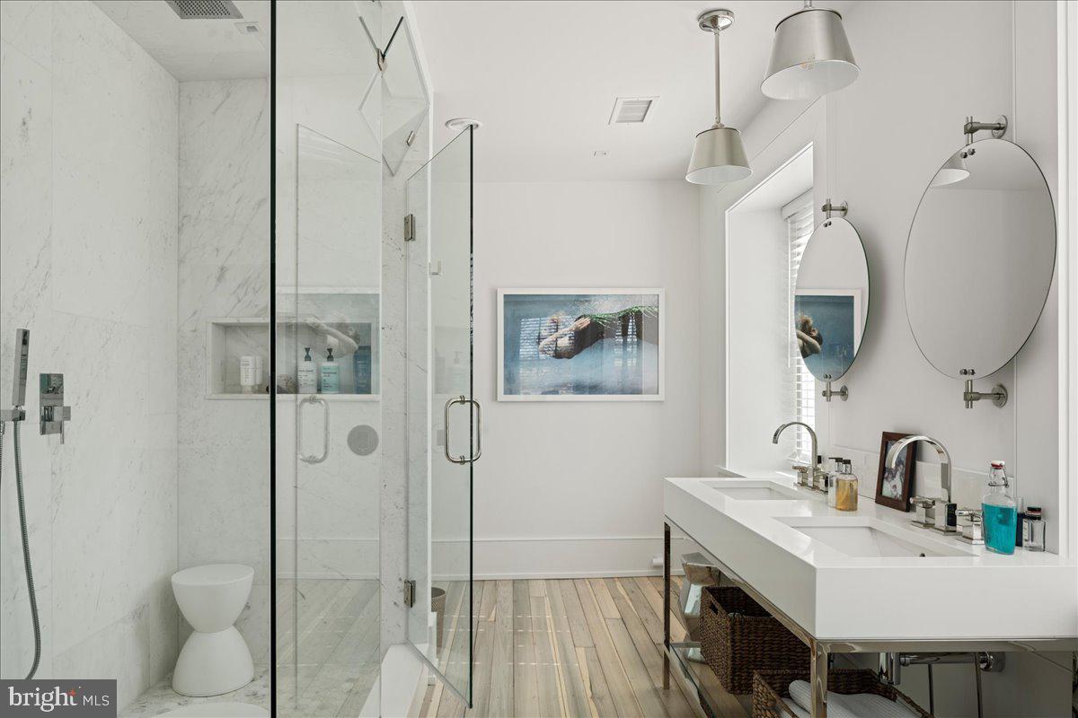 RADNOR HUNT - Residential