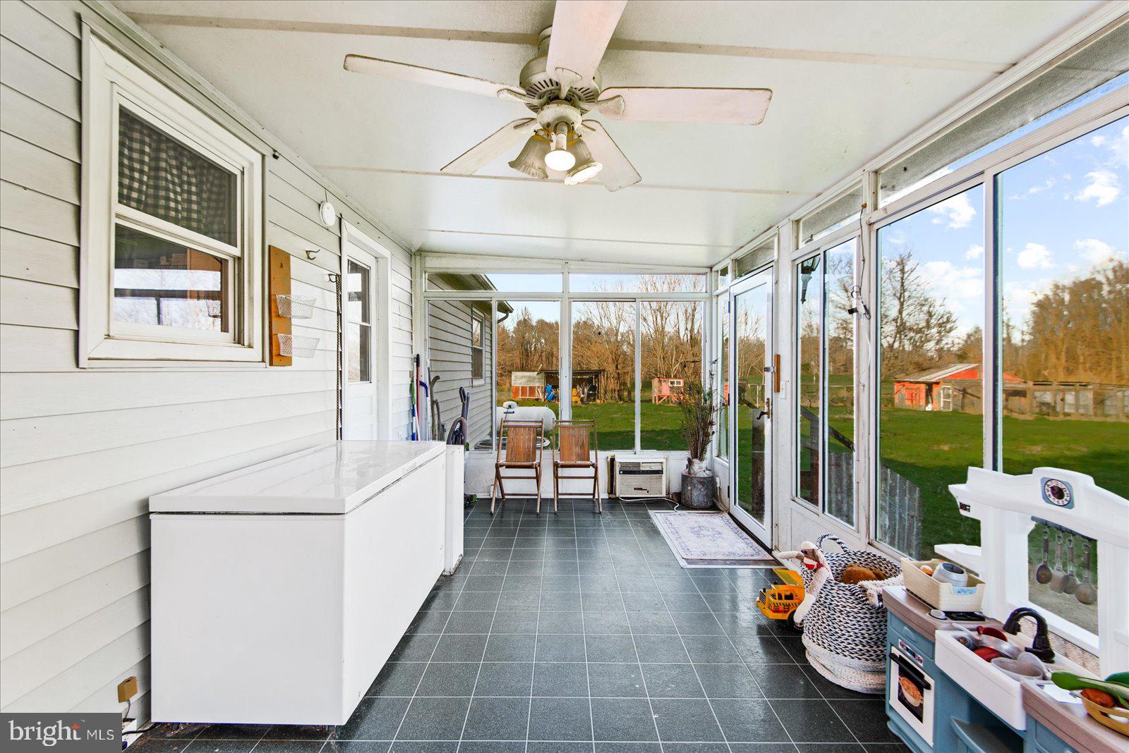 LAURAVILLE - Residential