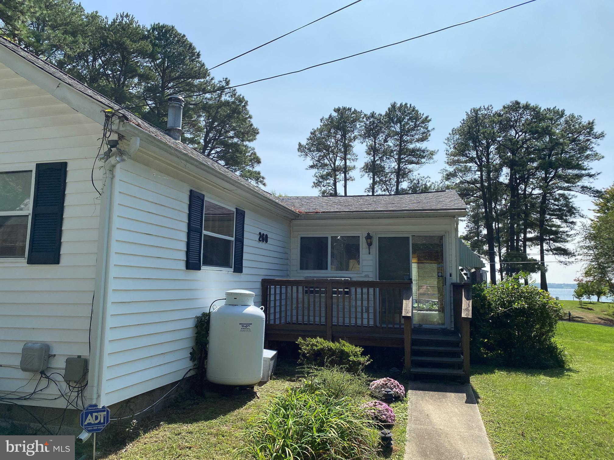 260 VISTA LANE