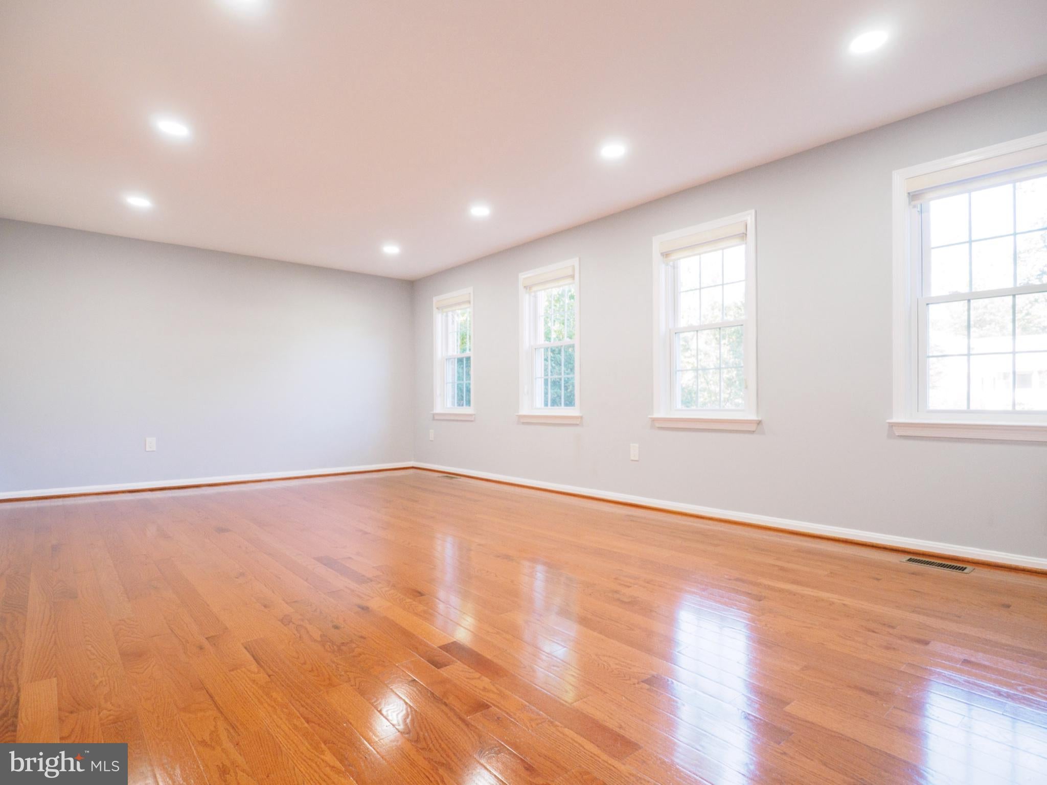 1509 SNUGHILL COURT
