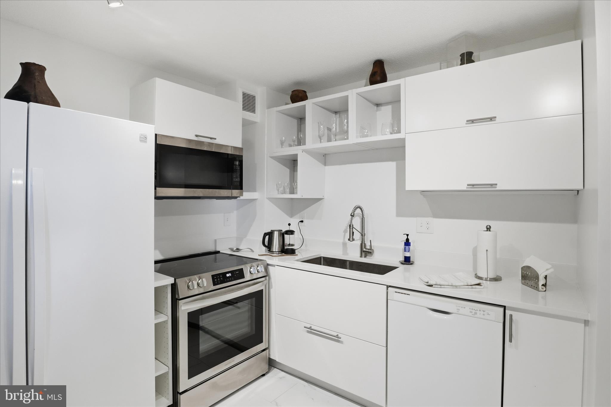 ROTONDA - Residential Lease