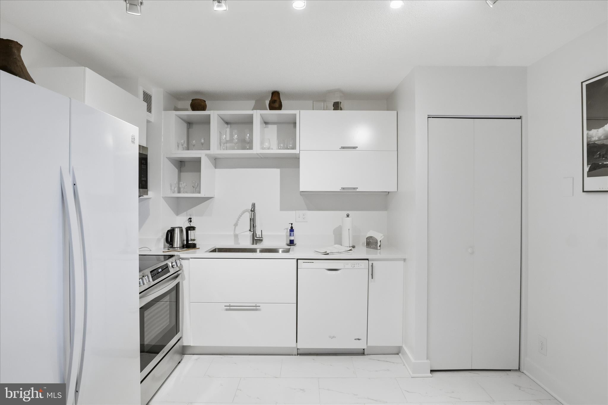 ROTONDA - Residential Lease