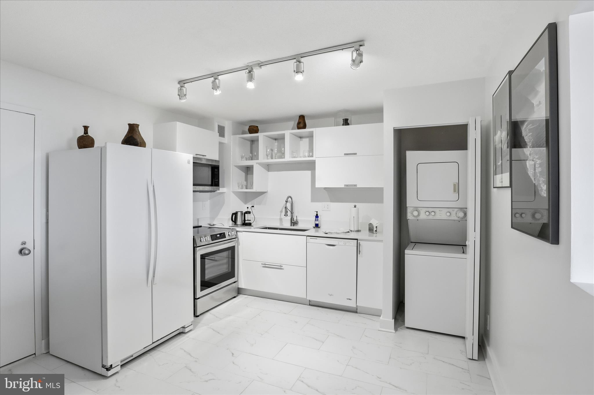 ROTONDA - Residential Lease