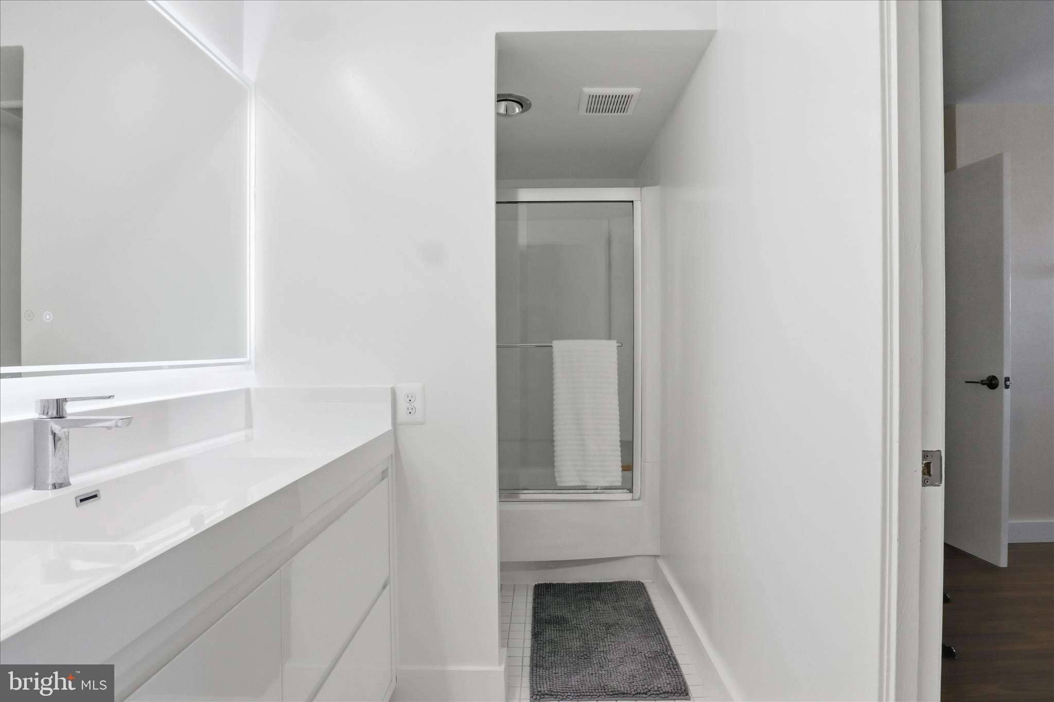 ROTONDA - Residential Lease