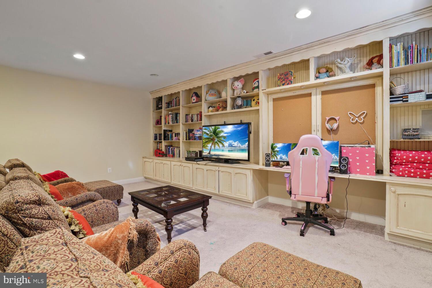 HEARTHSTONE VILLAGE OAK - Residential