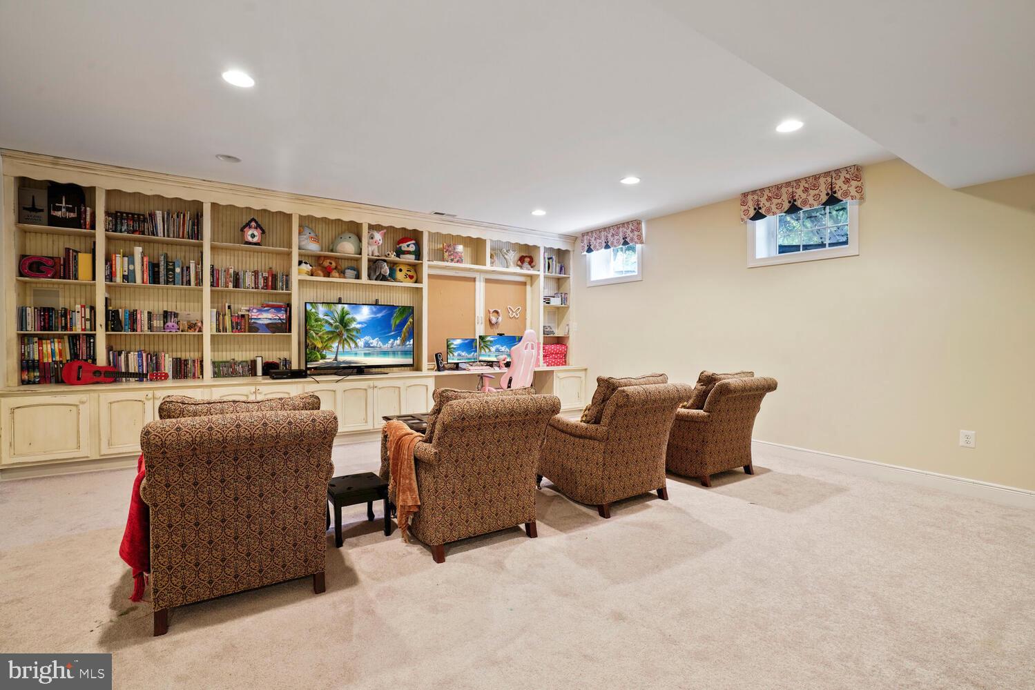 HEARTHSTONE VILLAGE OAK - Residential