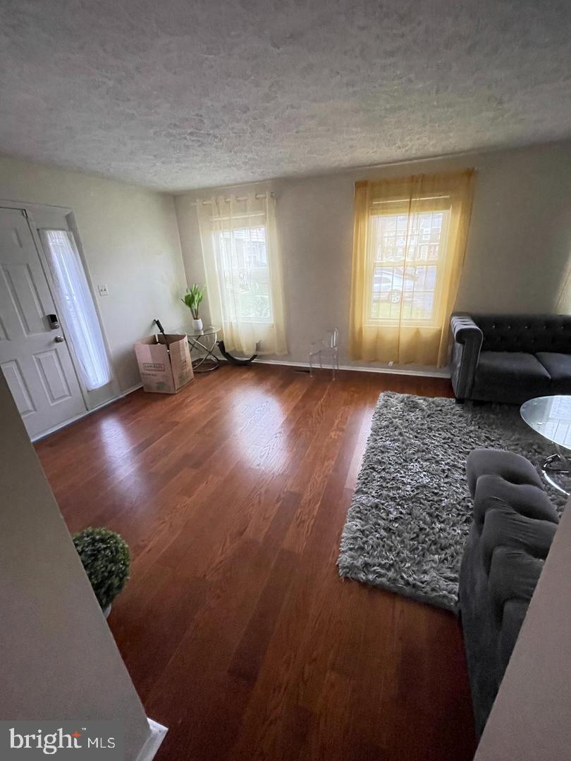 HARFORD SQUARE - Residential