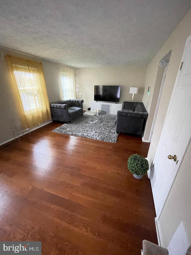 HARFORD SQUARE - Residential