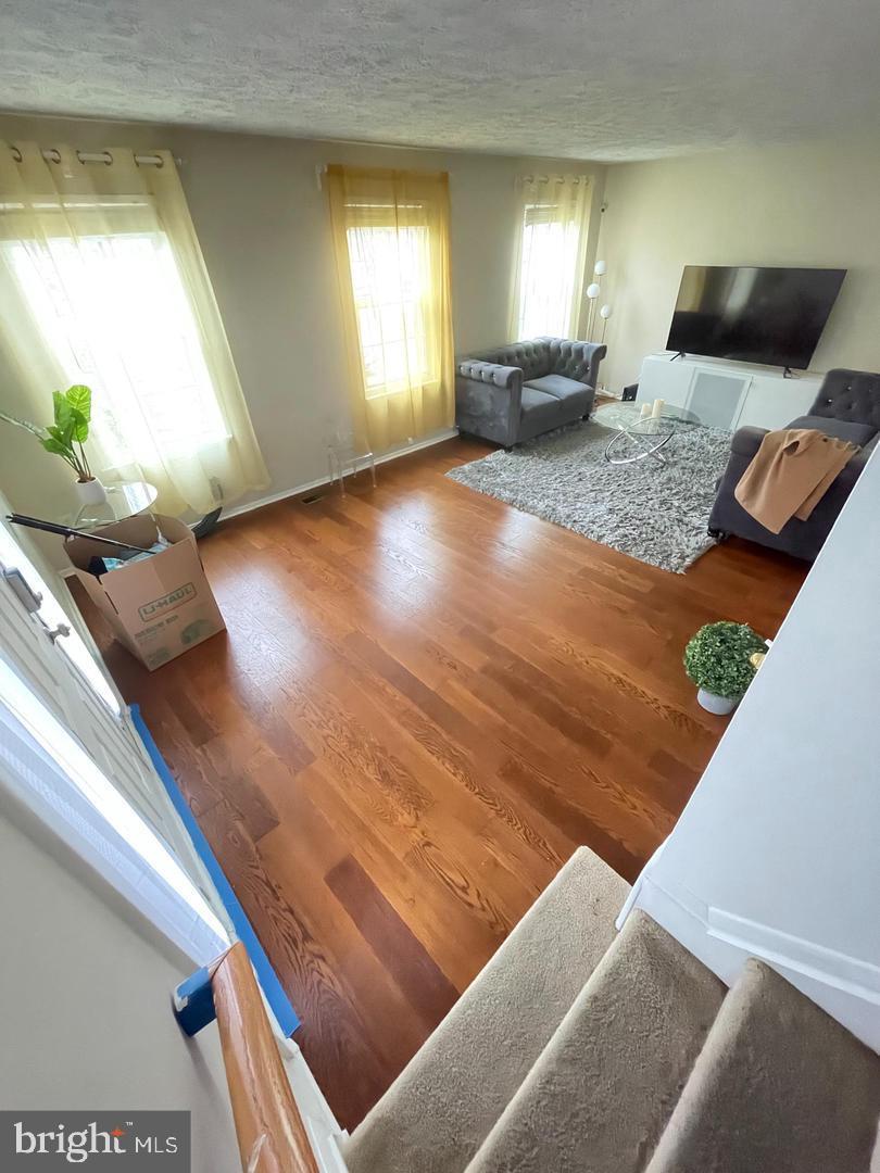 HARFORD SQUARE - Residential