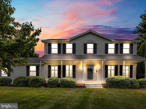 Photo of 7002 Springdale Lane, MIDDLETOWN, MD 21769 (MLS # MDFR2068788)