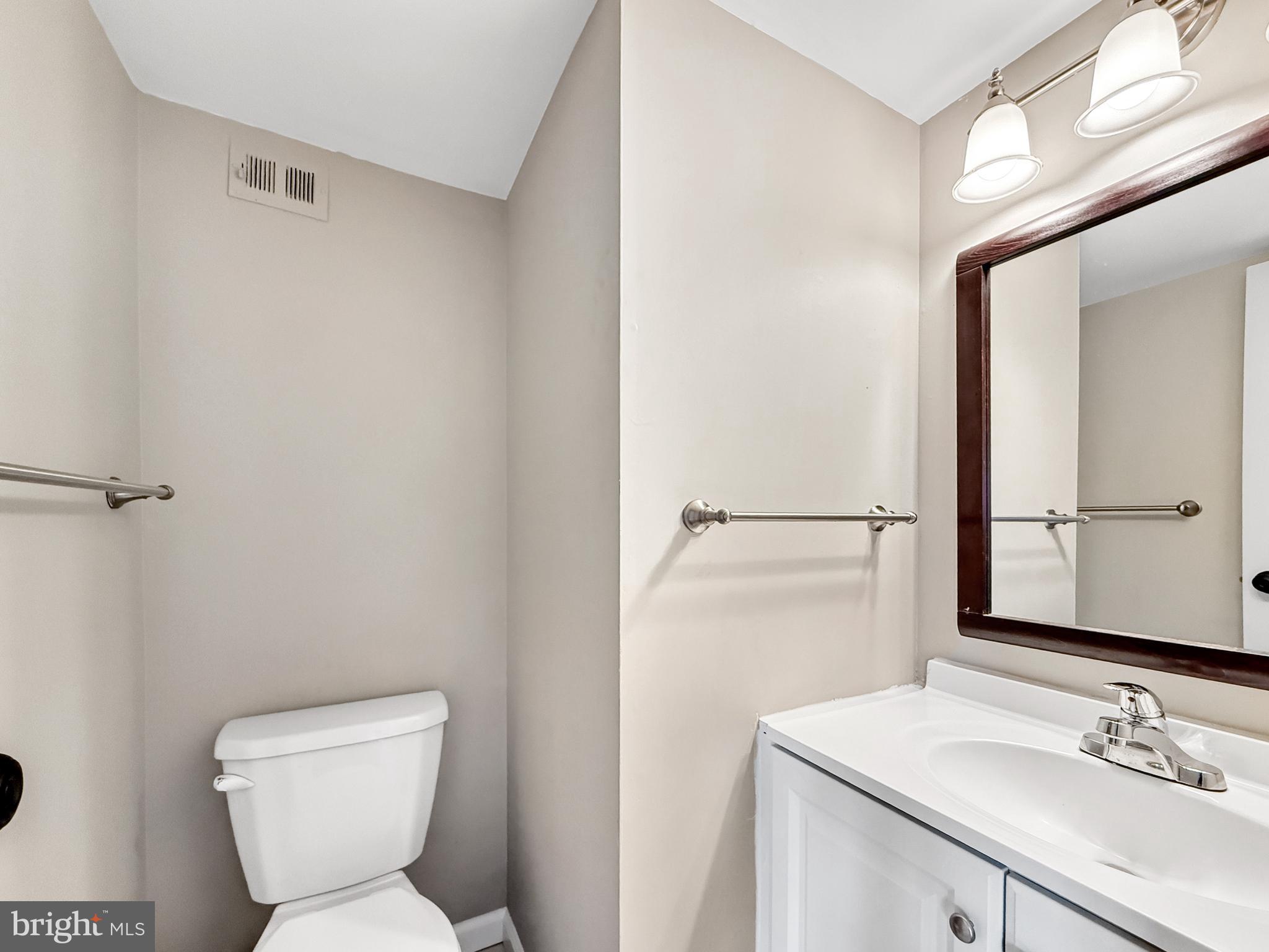 CAMELBACK VILLAGE - Residential