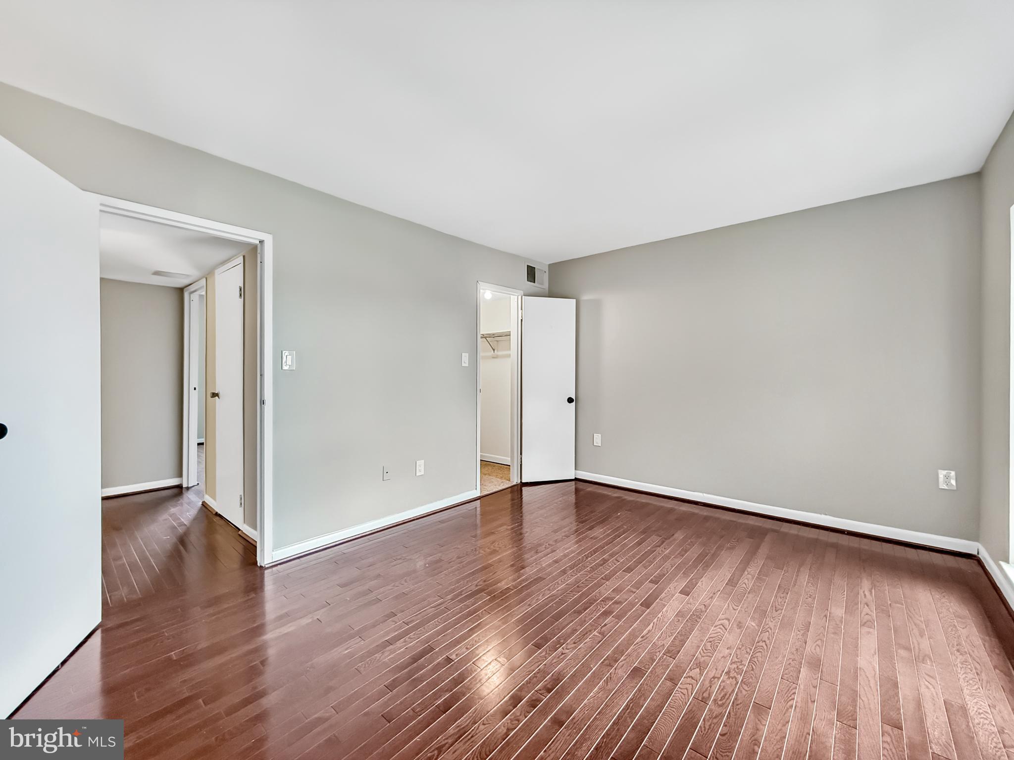 CAMELBACK VILLAGE - Residential