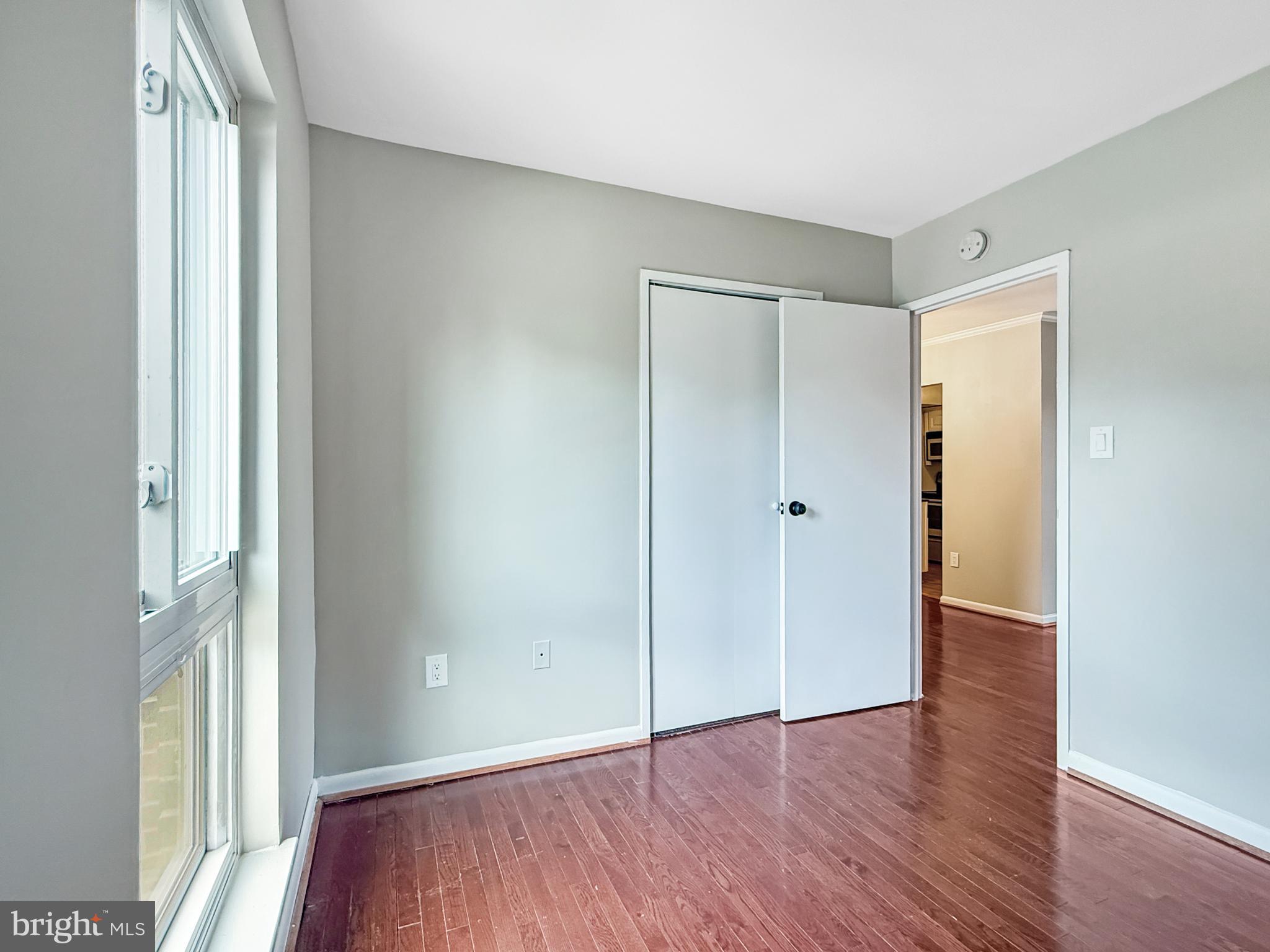 CAMELBACK VILLAGE - Residential