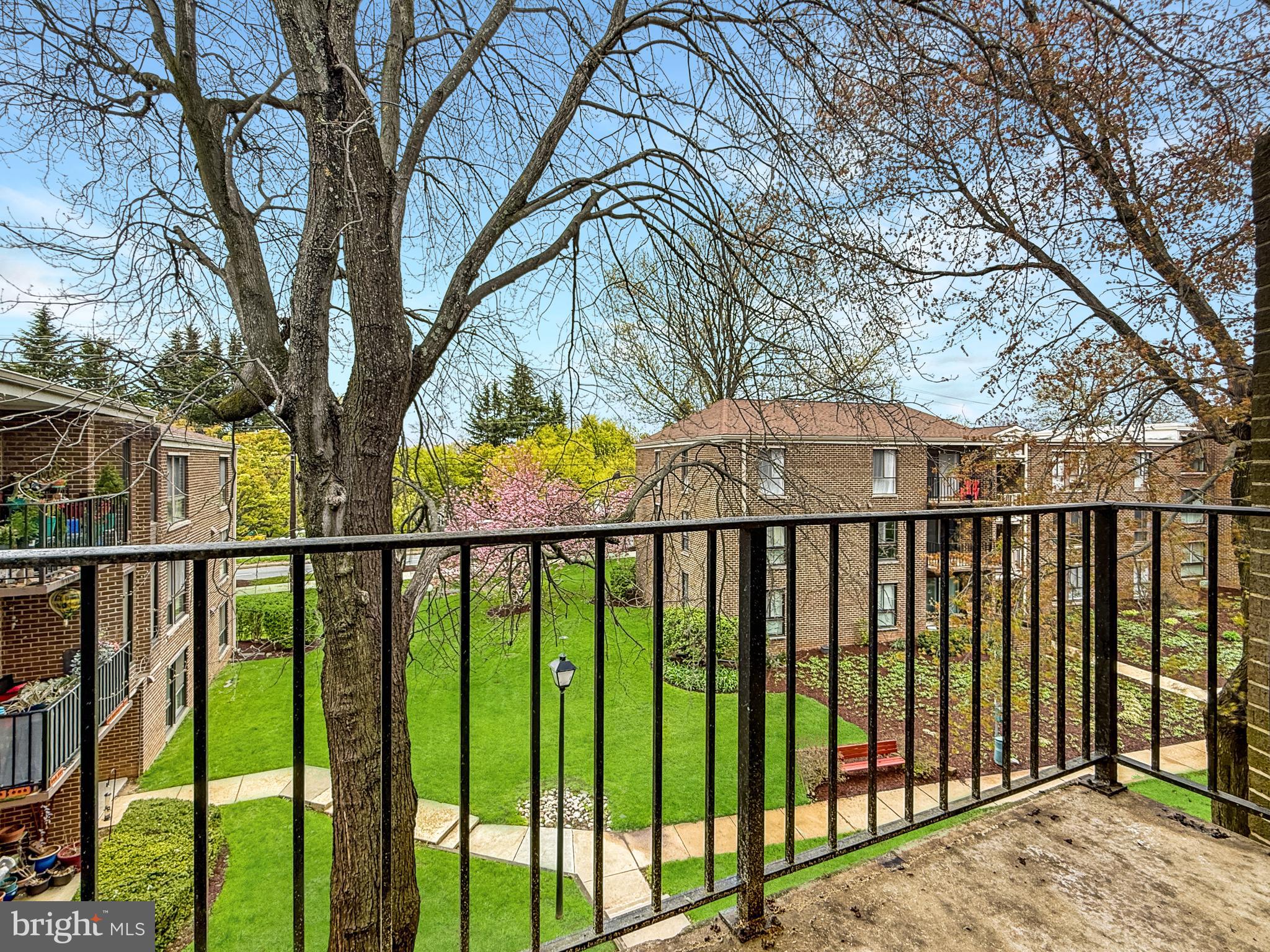 CAMELBACK VILLAGE - Residential