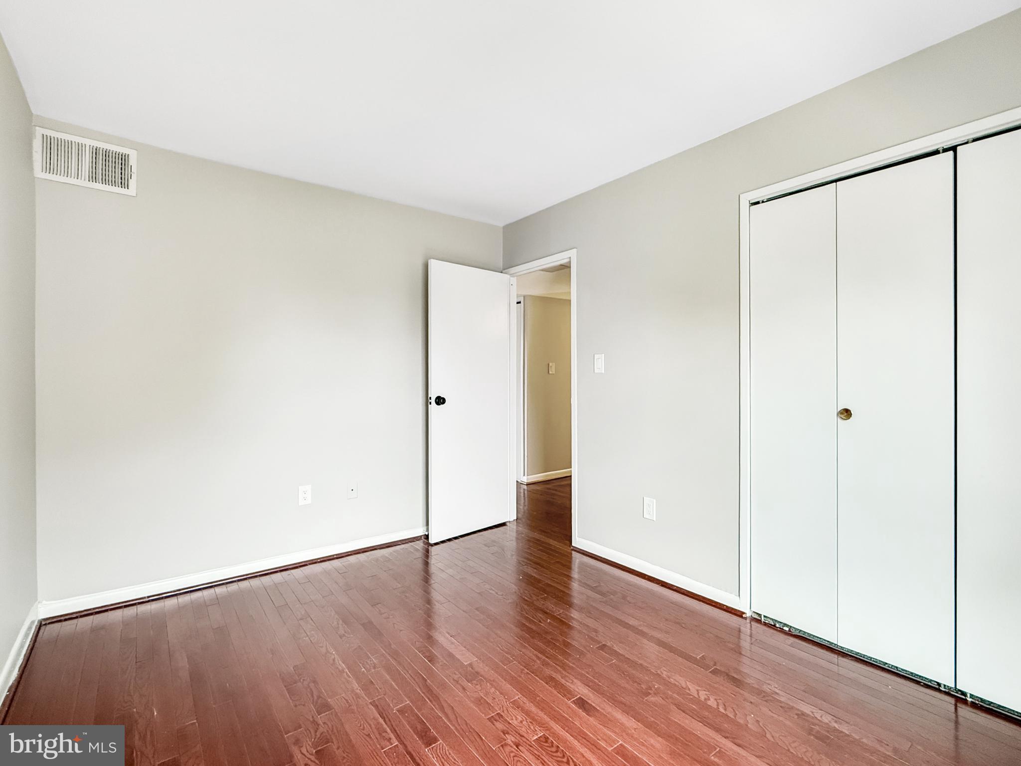 CAMELBACK VILLAGE - Residential