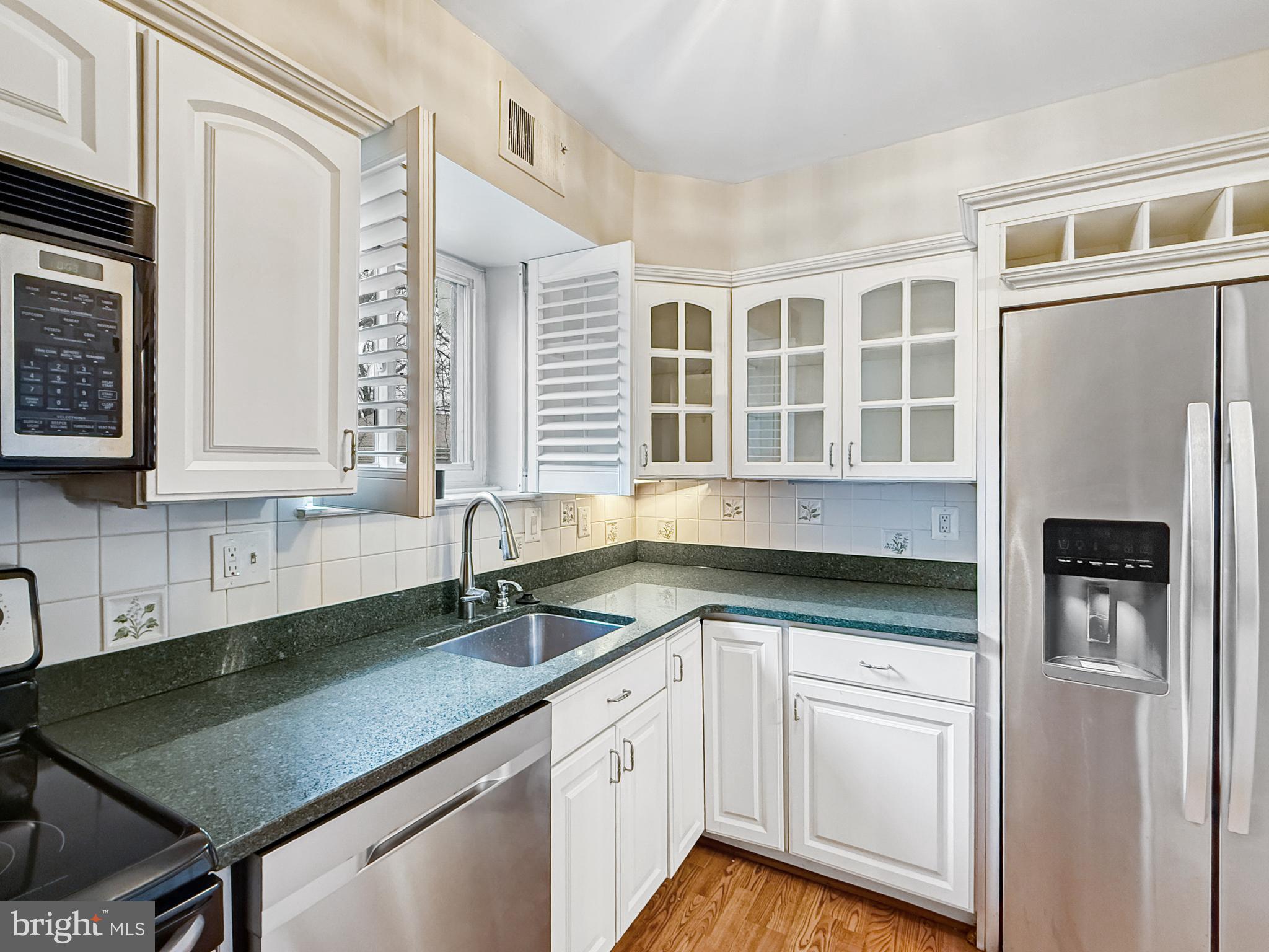 CAMELBACK VILLAGE - Residential