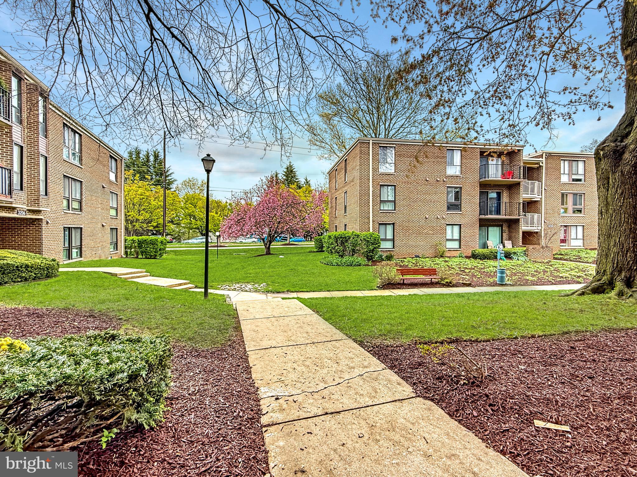 CAMELBACK VILLAGE - Residential
