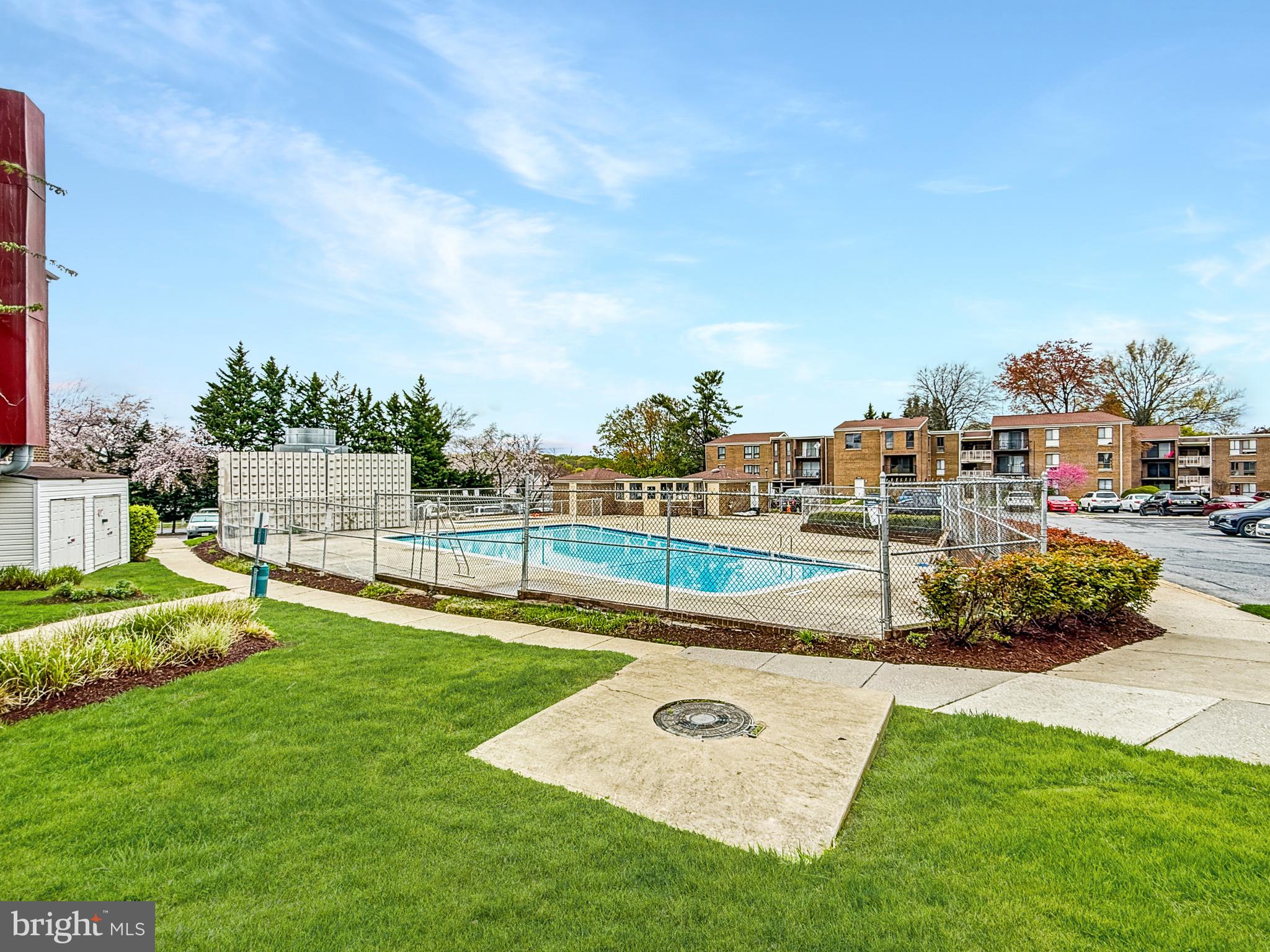 CAMELBACK VILLAGE - Residential