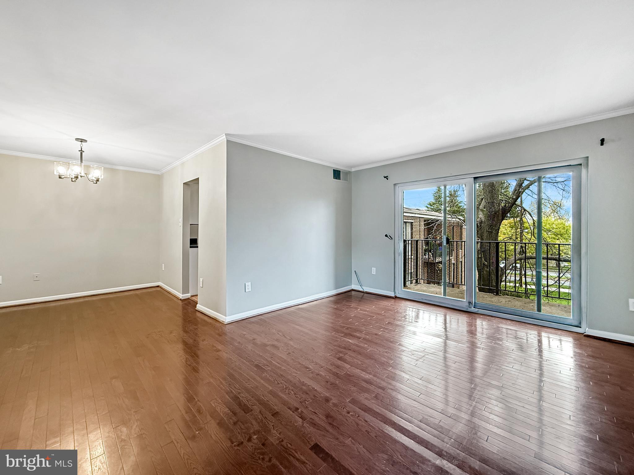 CAMELBACK VILLAGE - Residential