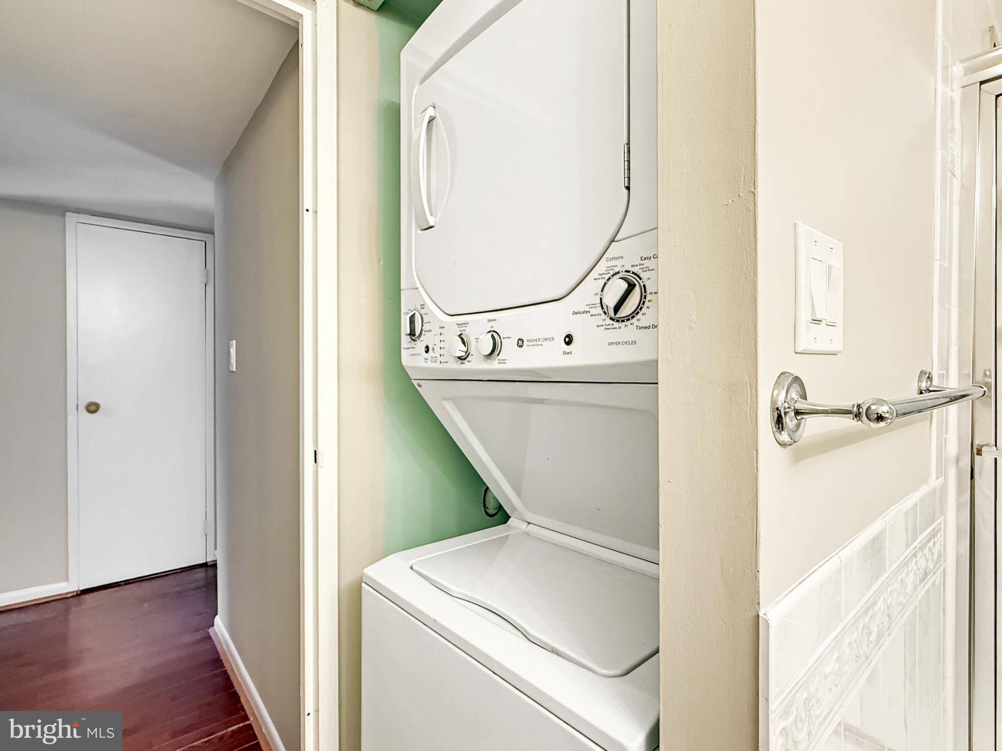 CAMELBACK VILLAGE - Residential