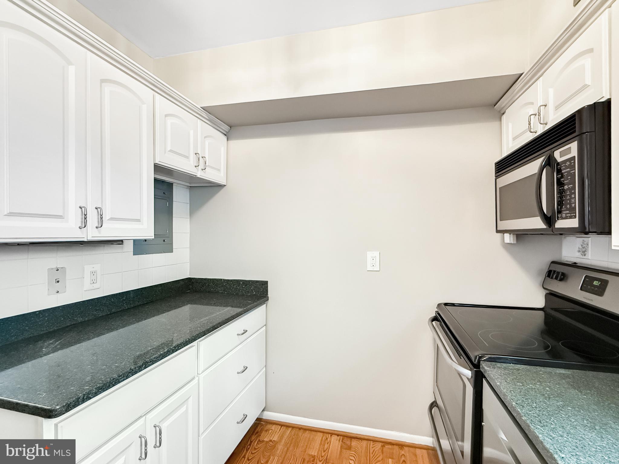 CAMELBACK VILLAGE - Residential