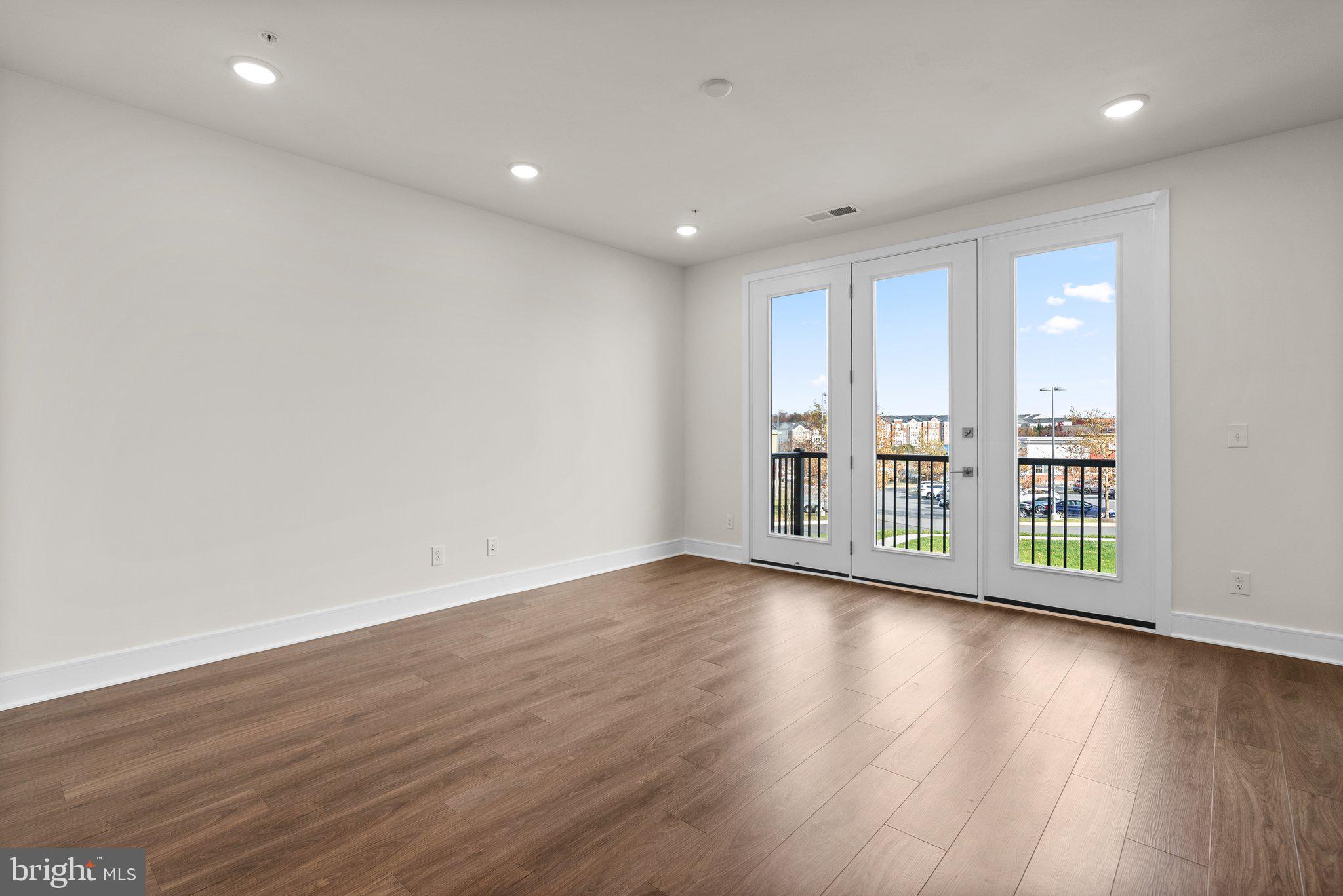 GOOSE CREEK VILLAGE - Residential