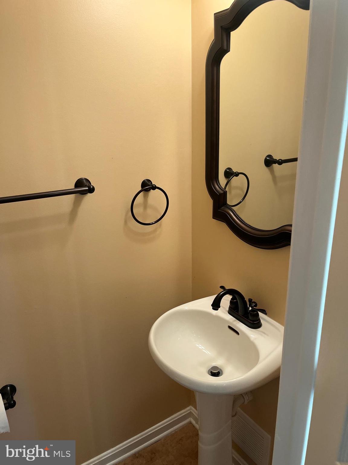 QUEENS LANDING - Residential Lease