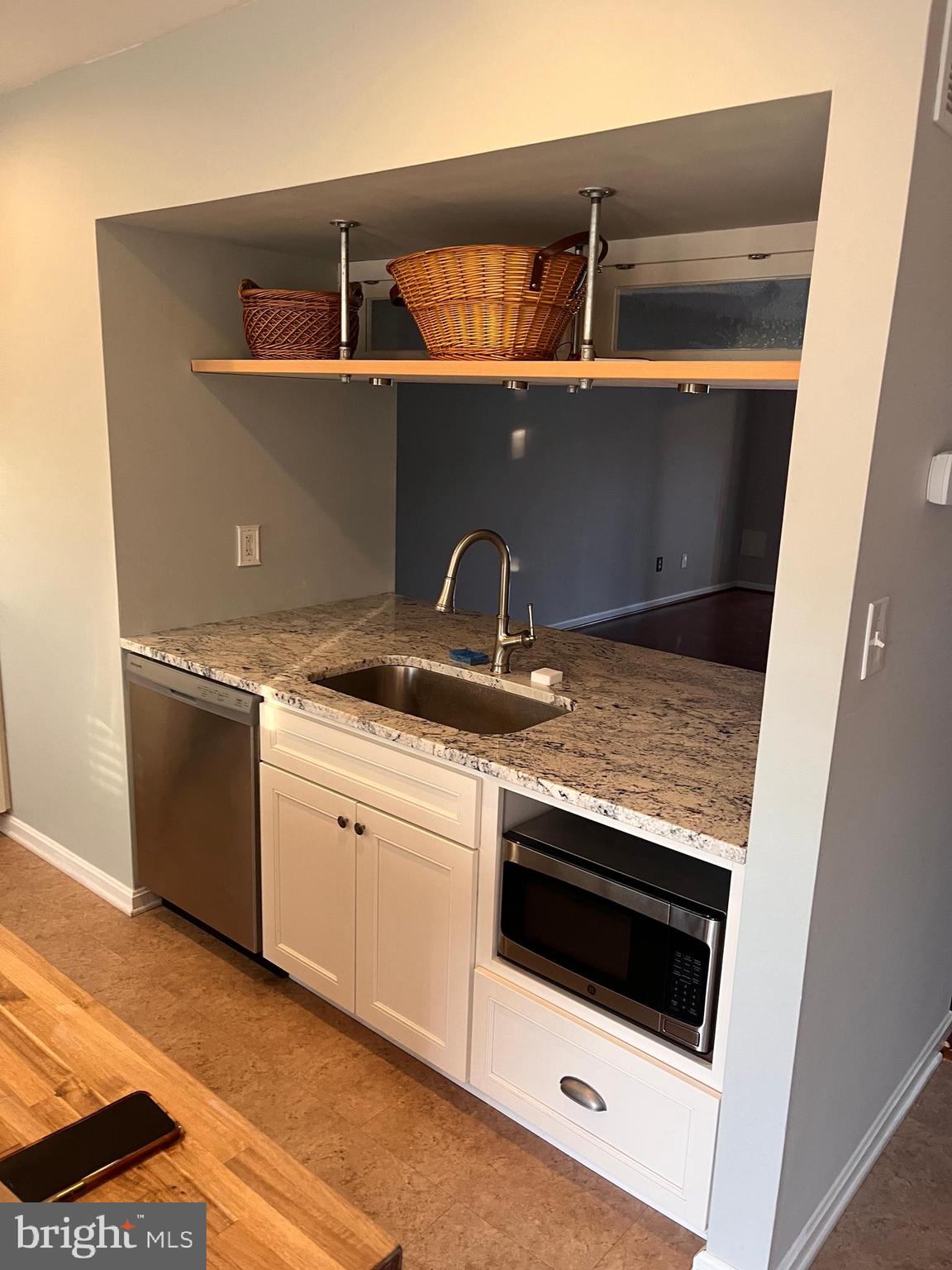 QUEENS LANDING - Residential Lease