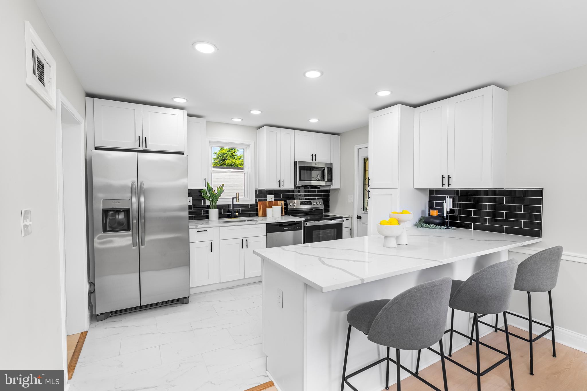 EDNOR GARDENS - LAKESIDE - Residential
