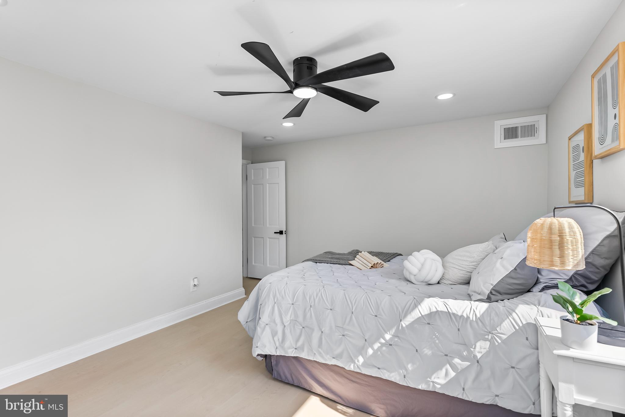 EDNOR GARDENS - LAKESIDE - Residential