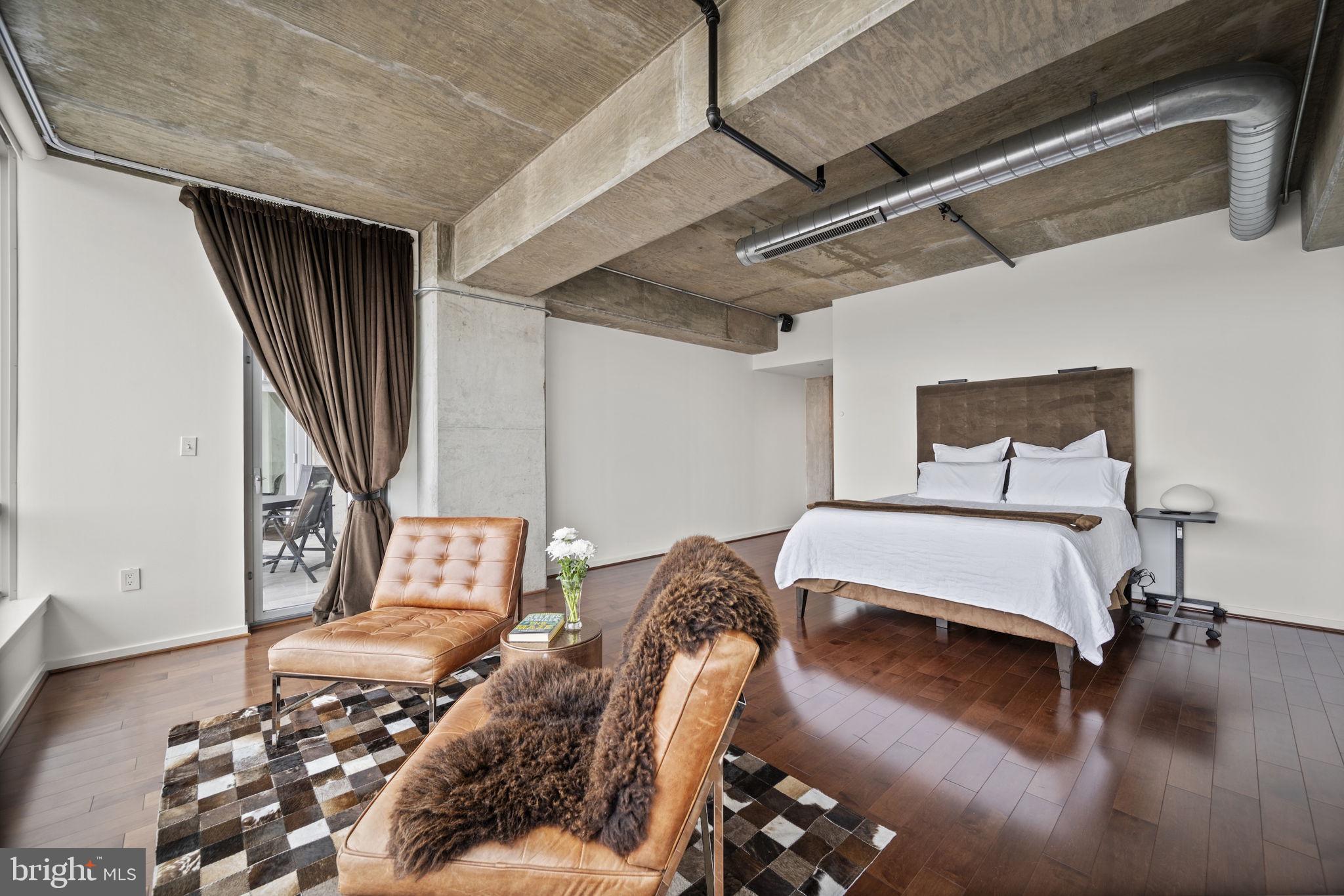 LOCUST POINT - Residential