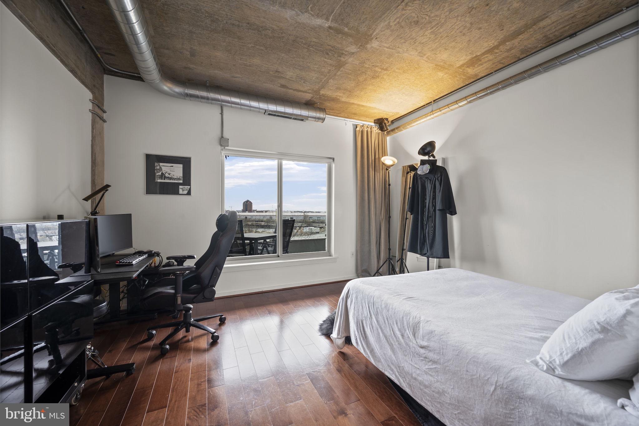 LOCUST POINT - Residential