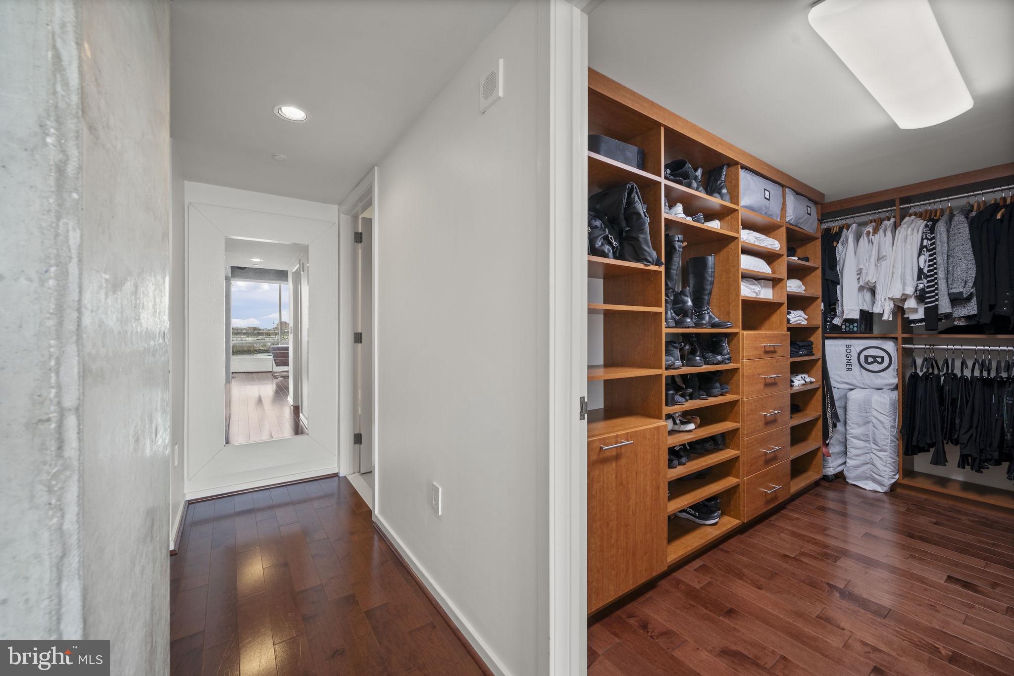 LOCUST POINT - Residential