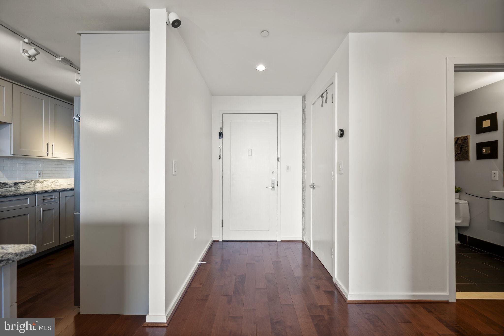 LOCUST POINT - Residential