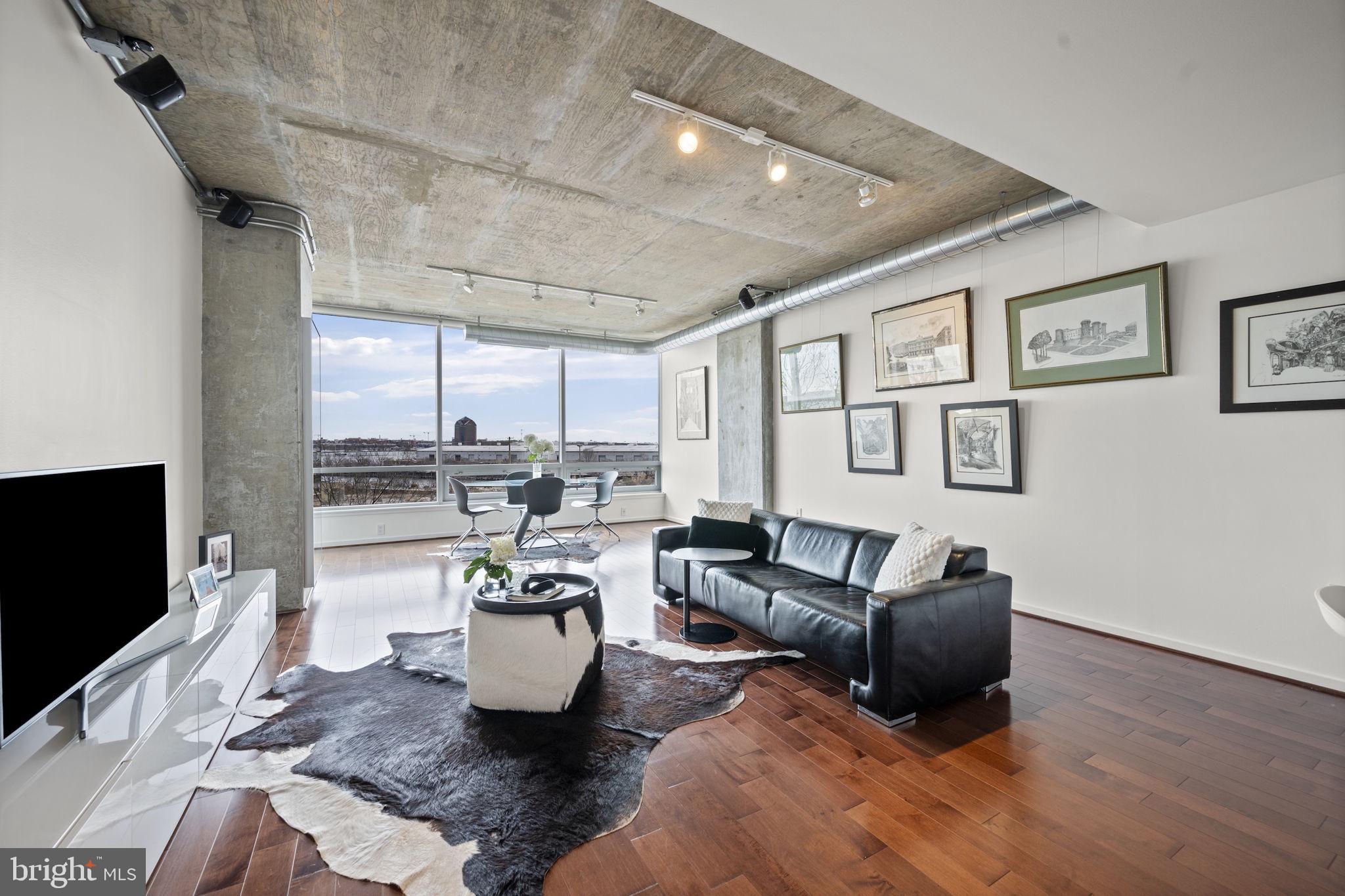 LOCUST POINT - Residential