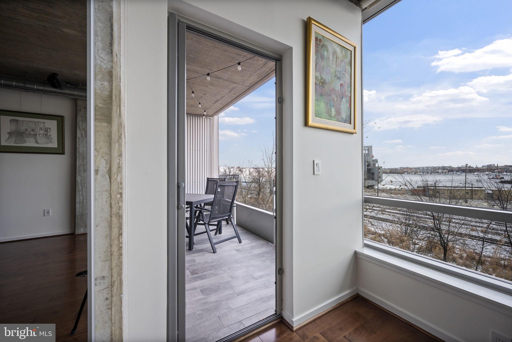 LOCUST POINT - Residential