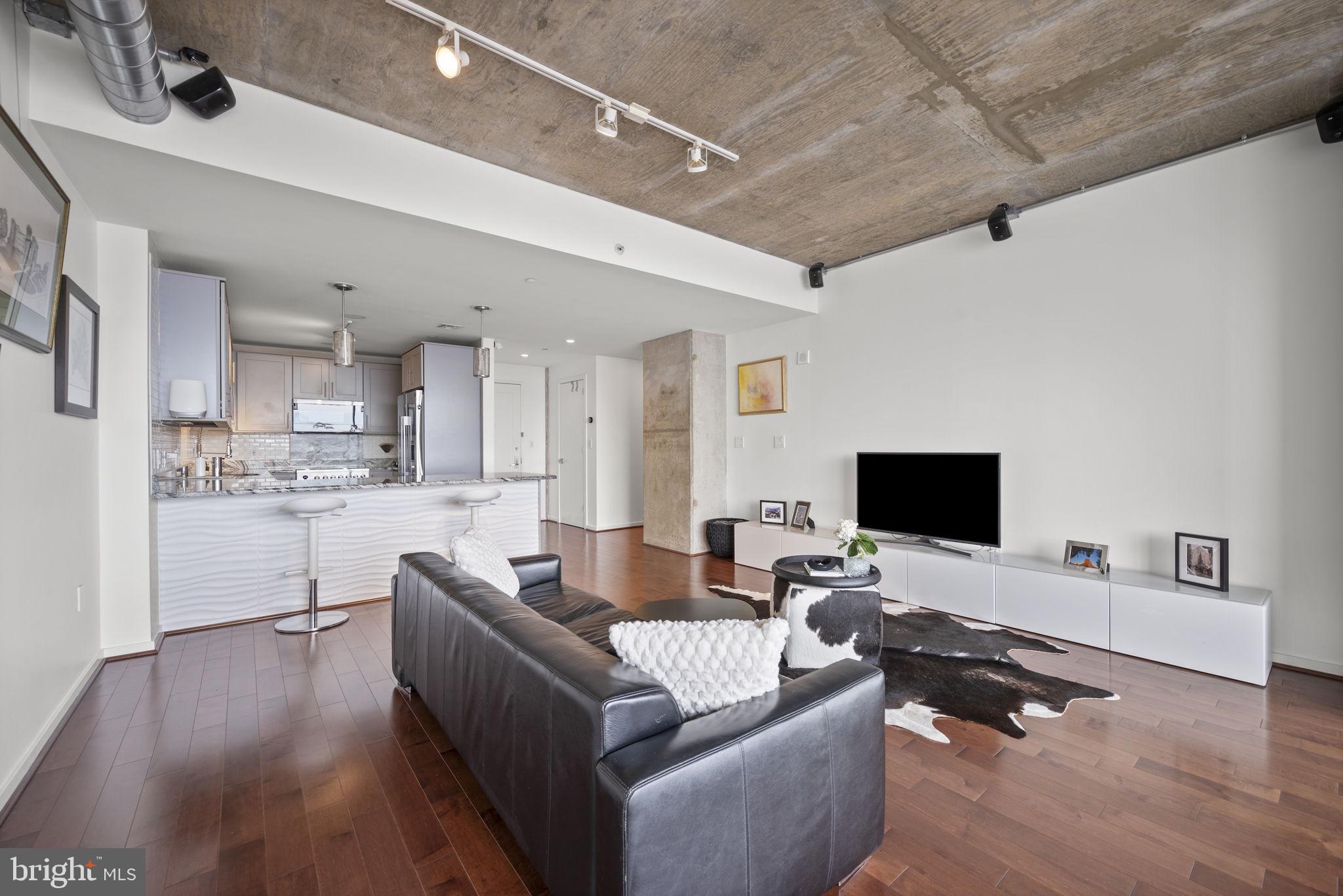 LOCUST POINT - Residential