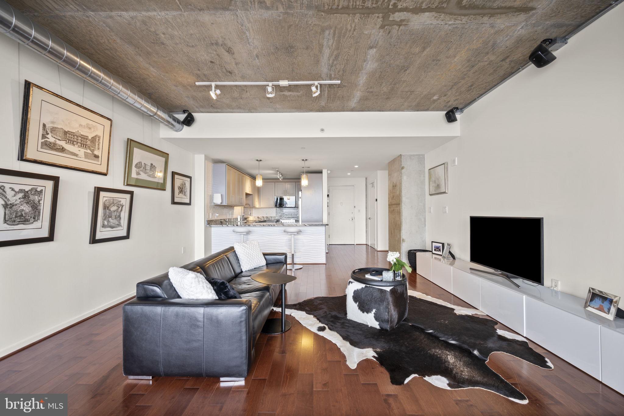 LOCUST POINT - Residential