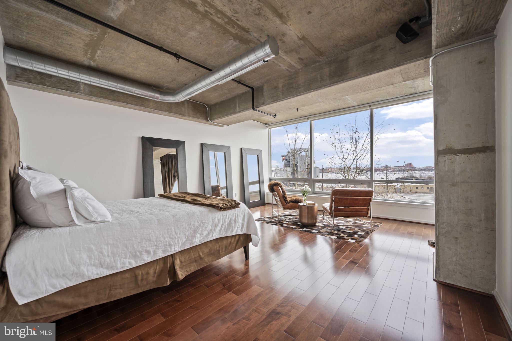 LOCUST POINT - Residential