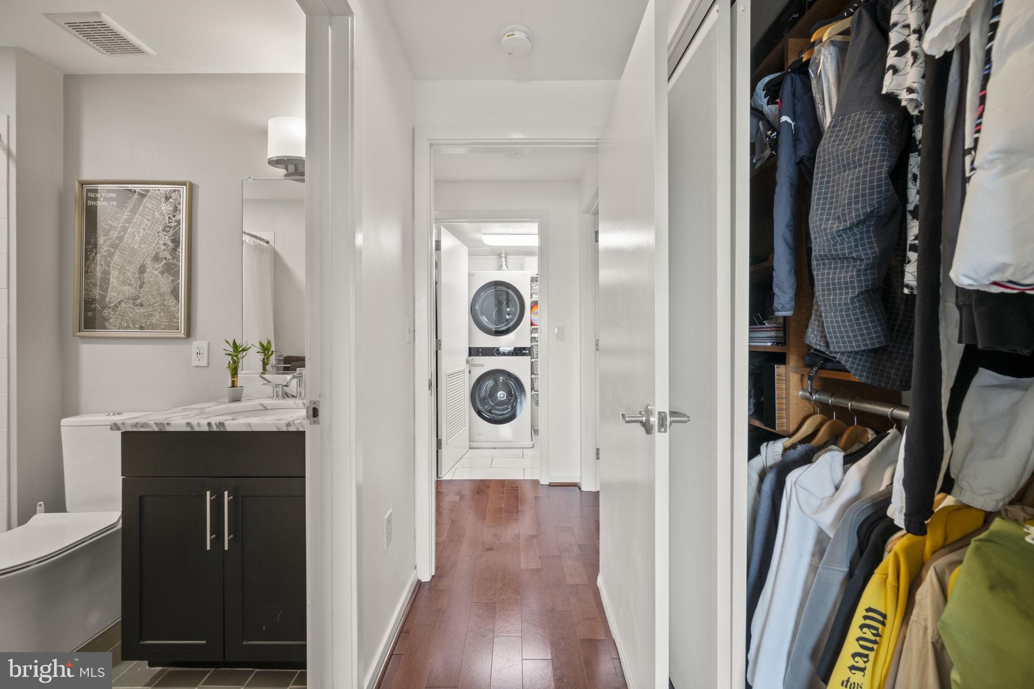 LOCUST POINT - Residential