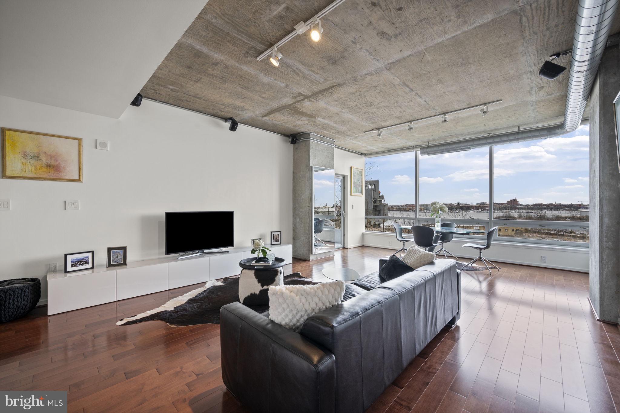 LOCUST POINT - Residential