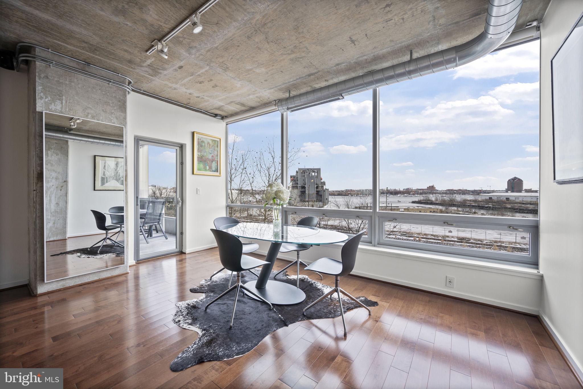 LOCUST POINT - Residential