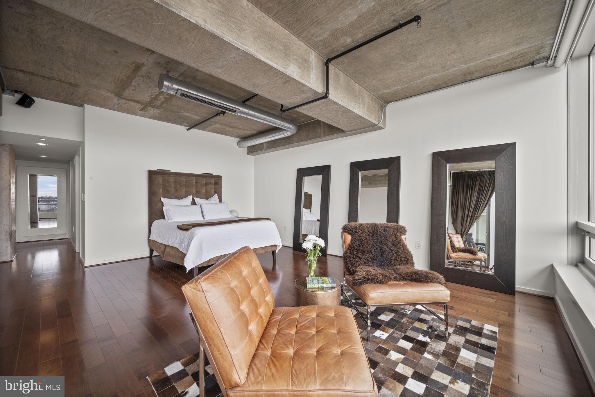 LOCUST POINT - Residential